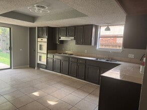 Building Photo - 10106 Prairie Mist St