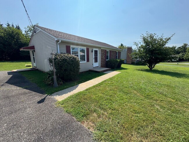 Building Photo - 312 Foreston Dr