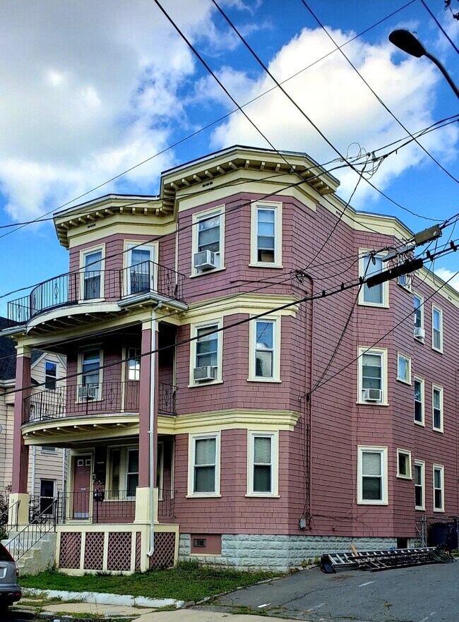 Building Photo - 17 Union St