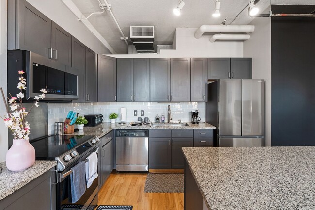 Building Photo - Downtown 1 bed Furnished Apartment for Ren...