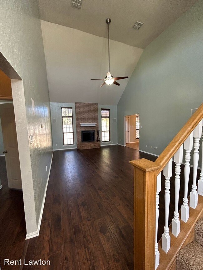 Building Photo - 4 br, 2.5 bath House - 9 NW Briarcreek Drive