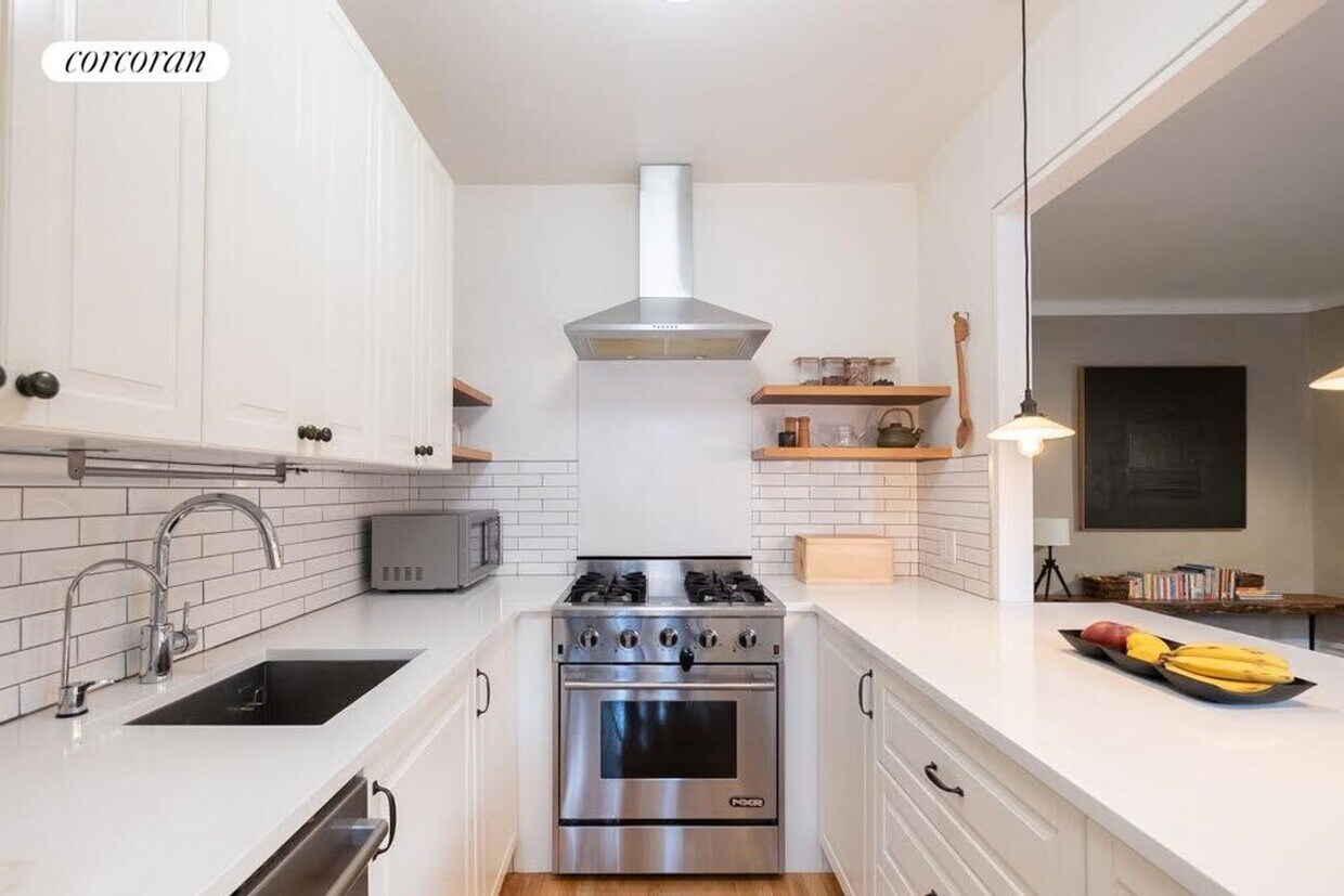 Foto principal - 221 E 18th St