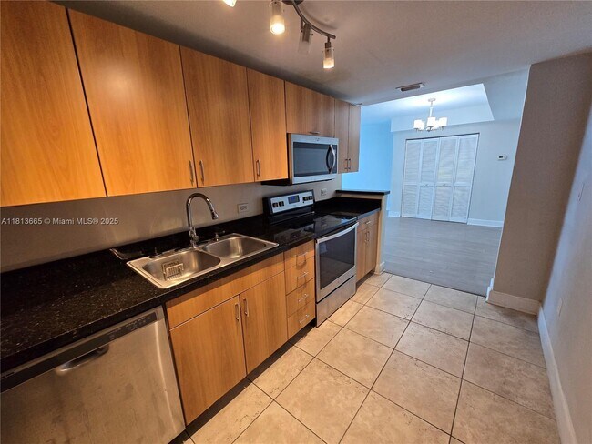 Building Photo - 7501 E Treasure Dr