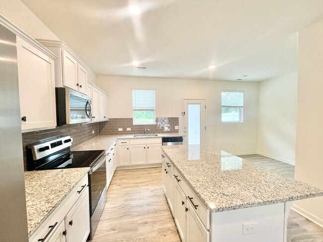 Building Photo - 3 Br 2.5 Ba townhome in the Kincaid Common...