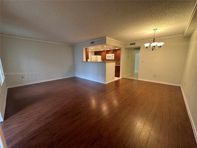 Foto del edificio - 8418 Coral Lake Way