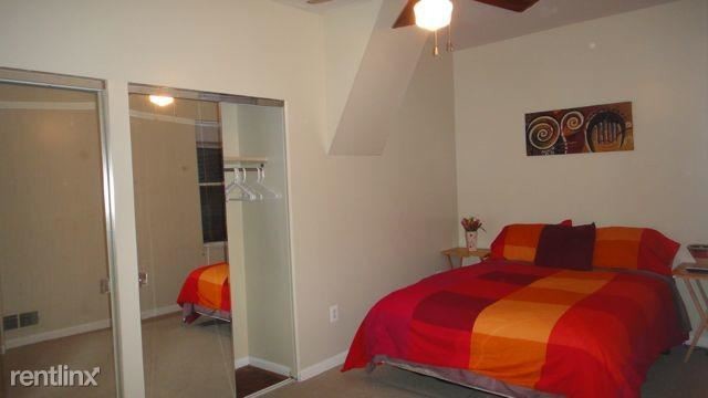 Building Photo - 1 br, 1 bath Townhome - 1215 C St NE