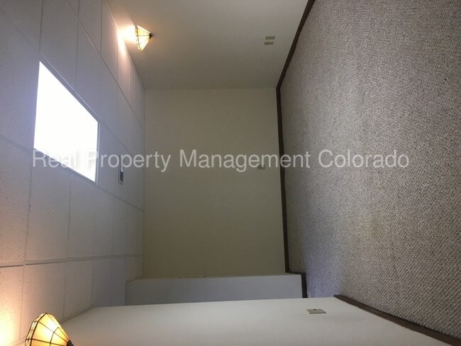 Building Photo - 7567 S Cove Cir