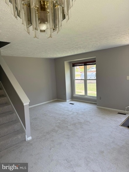 Building Photo - 2712 Red Oak Ln