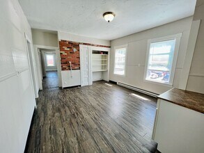 Building Photo - 414 Cambridge St