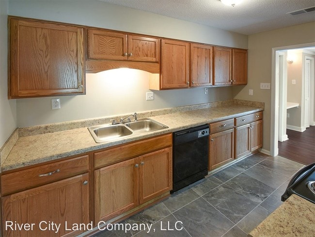 Building Photo - 3 br, 2 bath House - 2724 Lakeside Drive