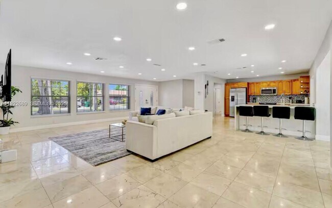 Foto del edificio - 2080 NE 205th St