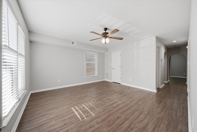 Building Photo - 3-Bedroom Townhome Just Minutes From Downtown Hickory!