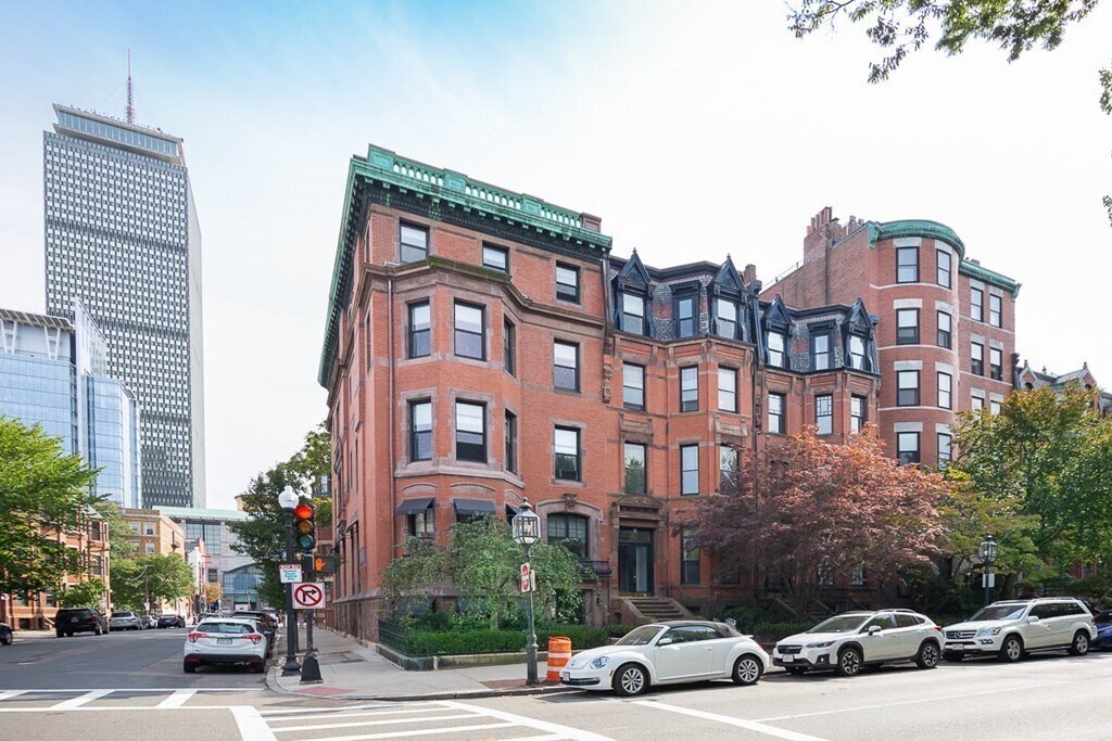 Primary Photo - 290 Commonwealth Ave
