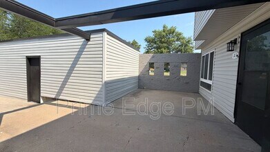 Building Photo - 6235 Holdrege St