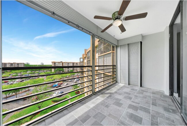 Foto del edificio - 1100 Saint Charles Pl