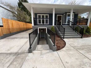 Building Photo - 4224 SE 31st Ave