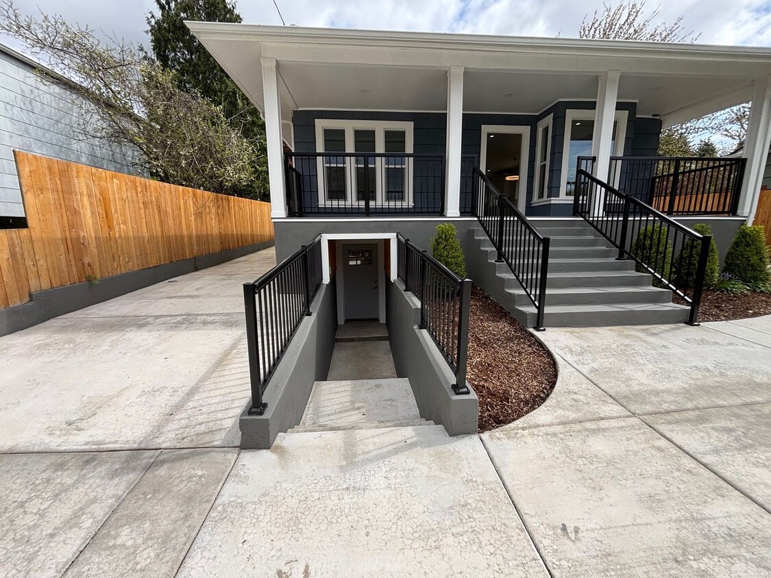Primary Photo - 4224 SE 31st Ave