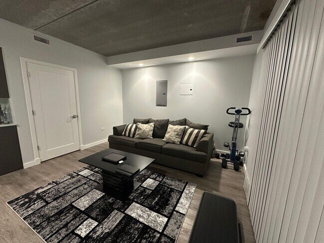 Foto del edificio - 1323 W Morse Ave