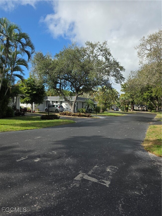 Foto del edificio - 280 Lanchester Ct