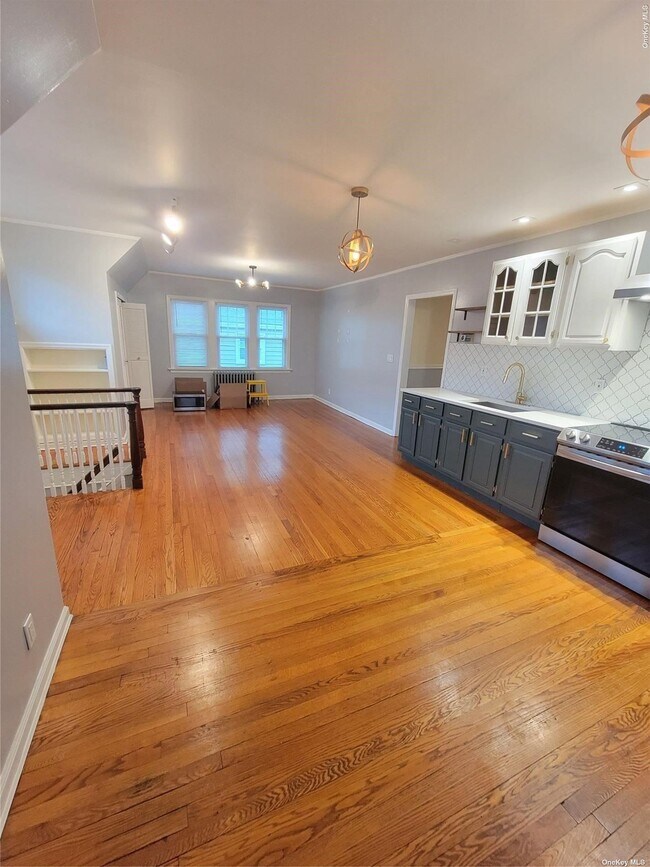 Building Photo - 262 Crocus Ave