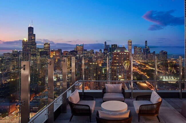 Building Photo - 1326 S Michigan Ave