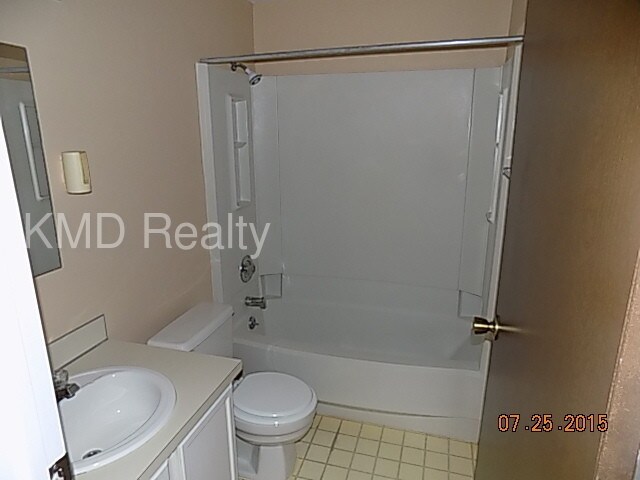 Building Photo - 9448 Lexington Cir