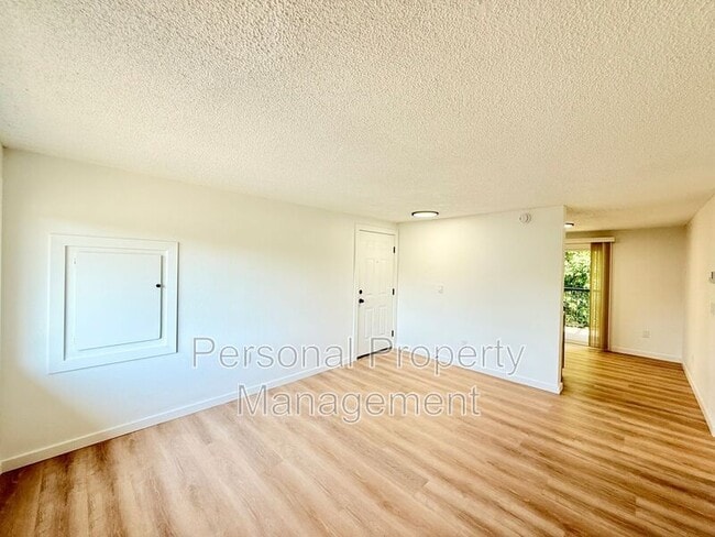 Building Photo - 7422 NE Hazel Dell Ave