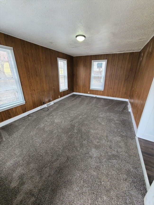 Building Photo - FOR RENT- 348 Lamont-** PETS OK **