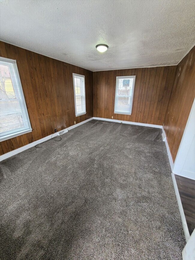 Foto del edificio - FOR RENT- 348 Lamont-** PETS OK **