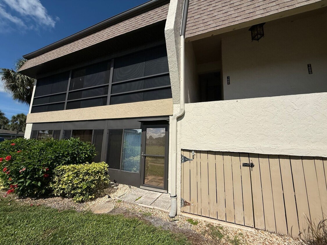Primary Photo - 2 Bedroom/2 Bathroom Available Now! 55+ An...