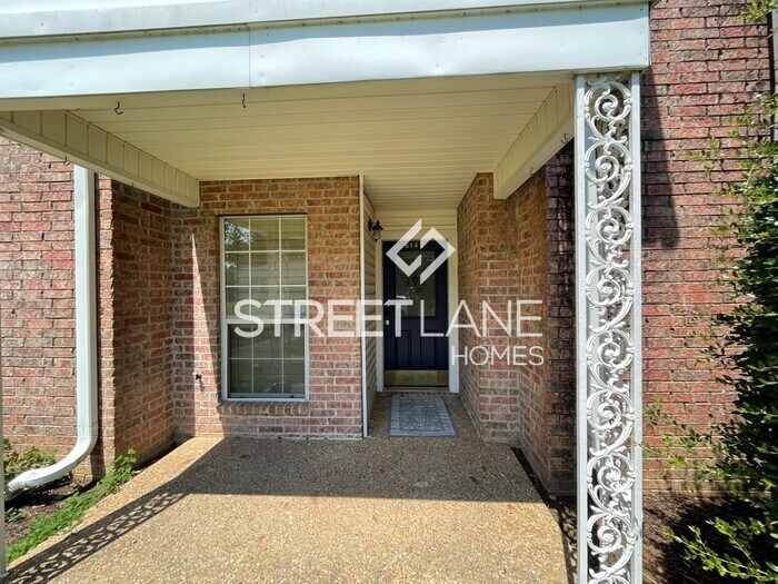 Charming Three Bedroom, Two Bath Townhome Townhouse for Rent in