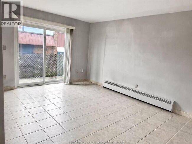 Photo du bâtiment - 6530 Wyandotte St E