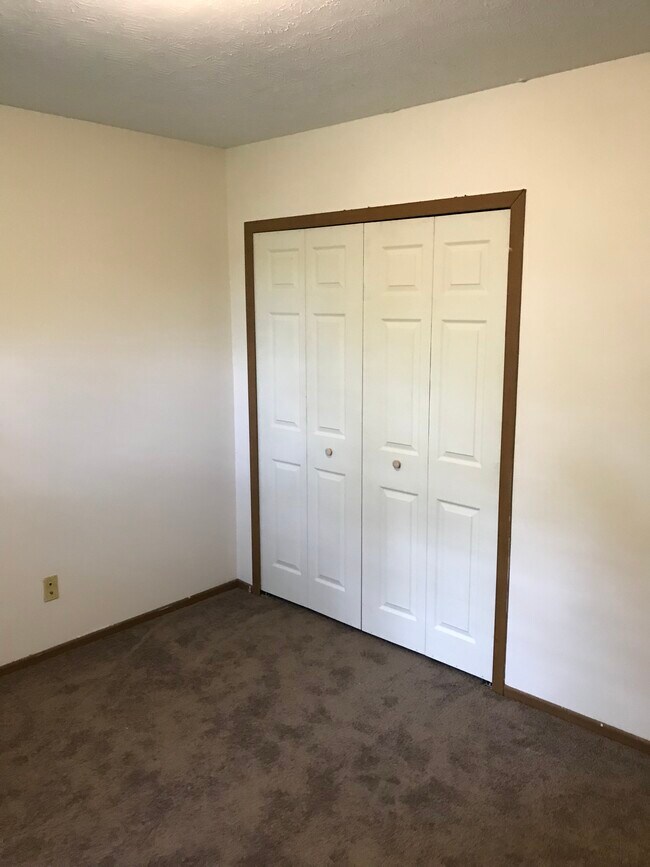 Building Photo - 1600 Athena Dr