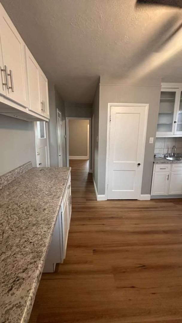 Building Photo - 5042-5044-5044 Pernod Ave