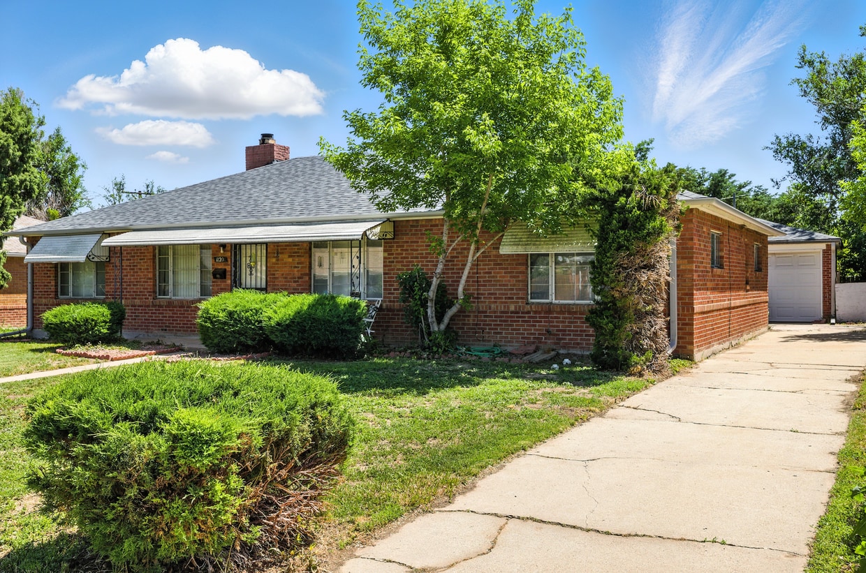 3 Bedroom / 2 Bathroom Home With Large Bac... - 3 bedroom / 2 bathroom house with large ba...