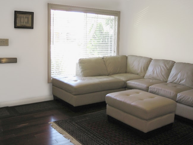 Building Photo - 3542 Kelton Ave