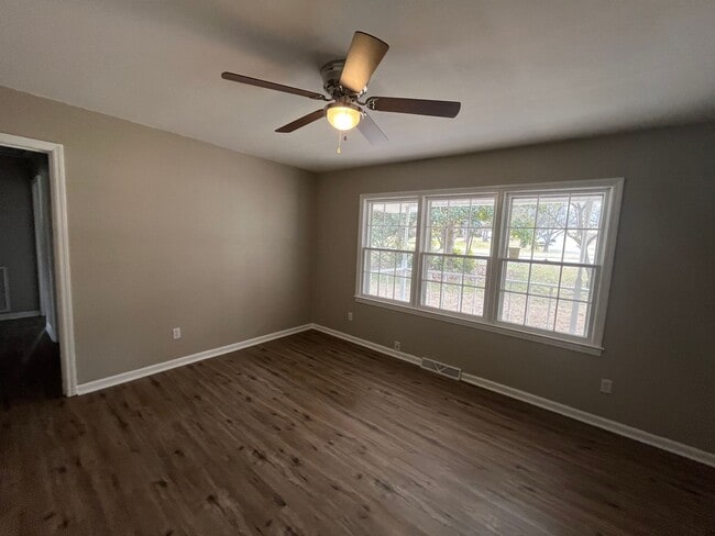 Building Photo - 4 Bedrooms, 1 Bathroom - Home in West Rome!