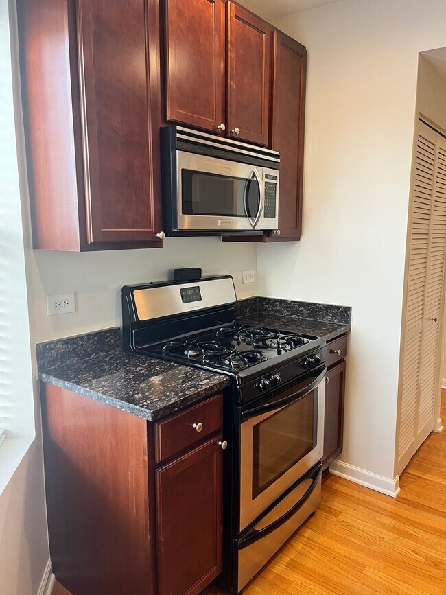 Foto del edificio - 3302 W Pensacola Ave