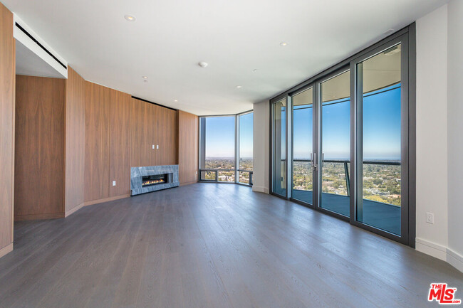 Building Photo - 211 Elm Ct