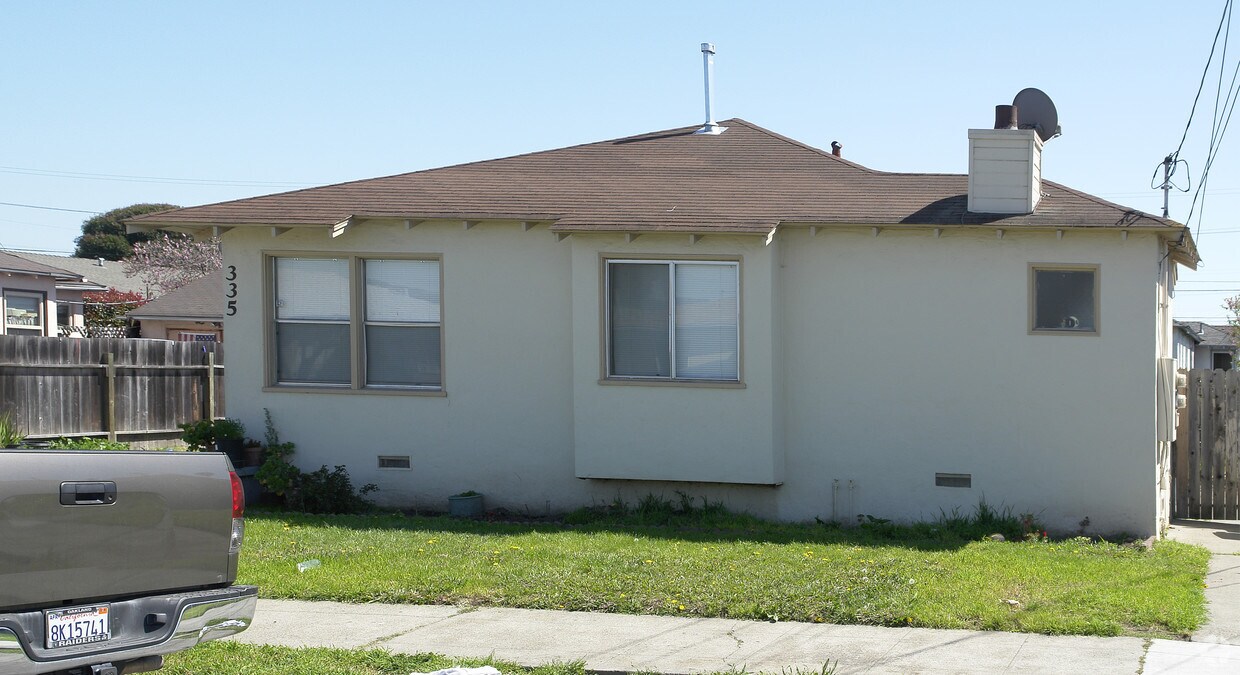 Building Photo - 335-337 Bristol Blvd