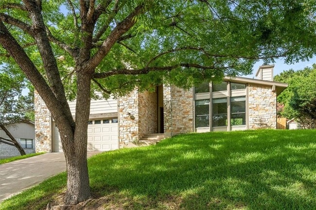Building Photo - 6100 Danwood Dr