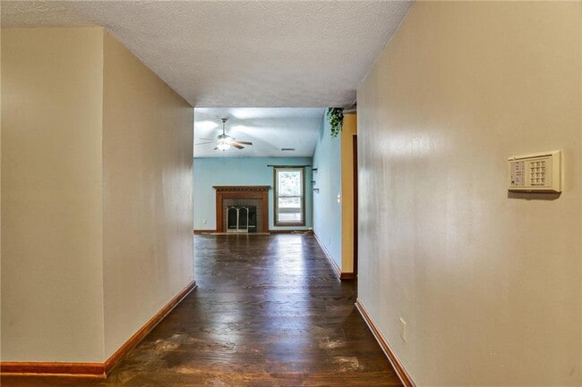 Building Photo - 1262 Bailing Dr