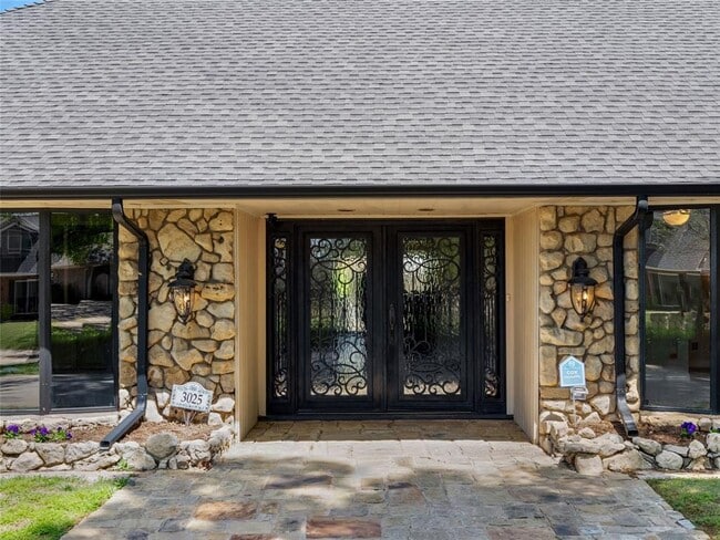 Building Photo - 3025 Pine Ridge Rd