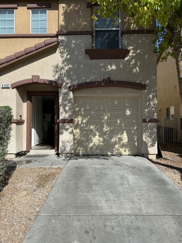 Primary Photo - 3 bed,2.5 bath, 1 car garage house for rent $1800