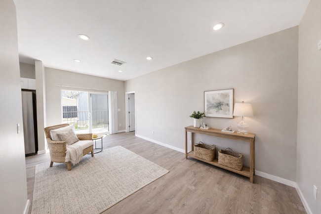 Foto del edificio - 4 BD House!