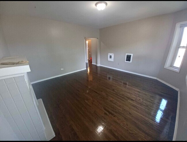 Foto del edificio - 7702 S Cornell Ave