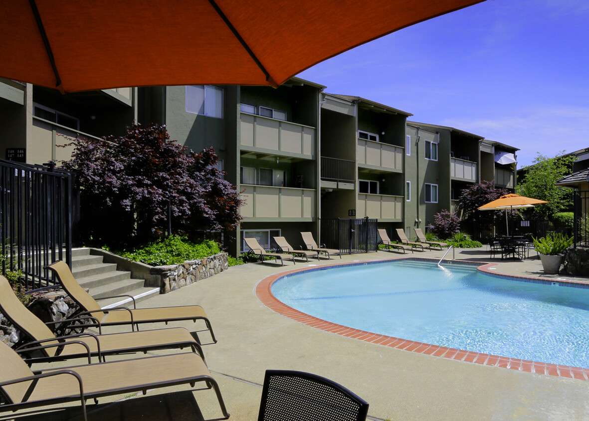 Piscina principal, vista panorámica - Town House Plaza