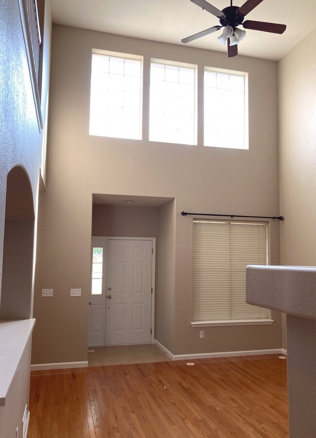 Sala de estar 2 de 3 - 6806 W 3rd St