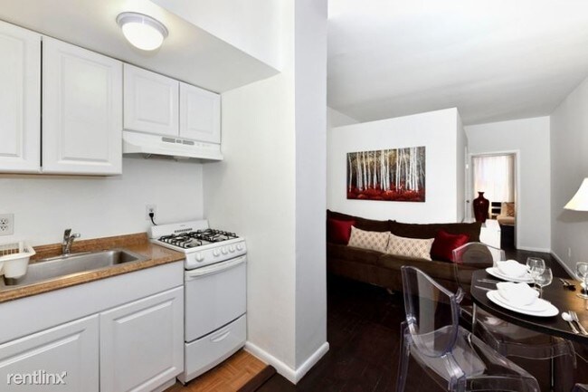 Building Photo - 460 9th Ave