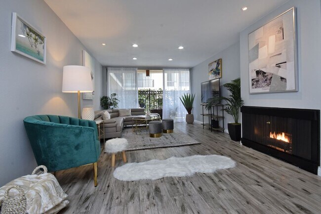Building Photo - 1351 N Crescent Heights Blvd